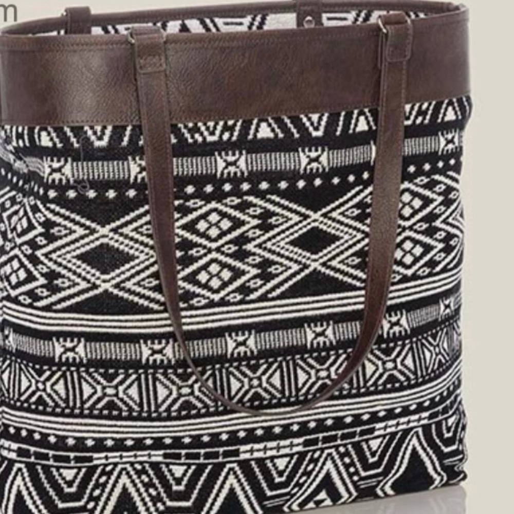 Thirty One Reversible Tote in Rio Weave! BNIP!! - Picture 6 of 12